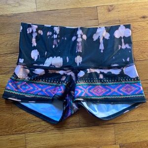 Teeki shorts tie dye